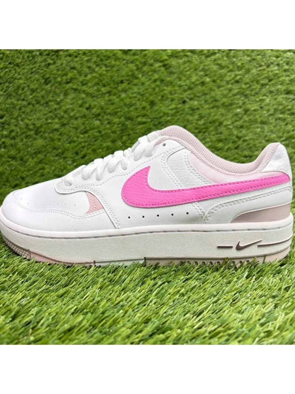 Nike Gamma Force Womens Size 8 White Pink Athletic Leather Shoes Sneakers